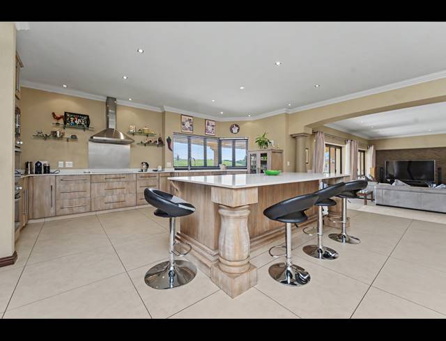 5 BEDROOM FREEHOLD FOR SALE IN BLUE VALLEY GOLF ESTATE